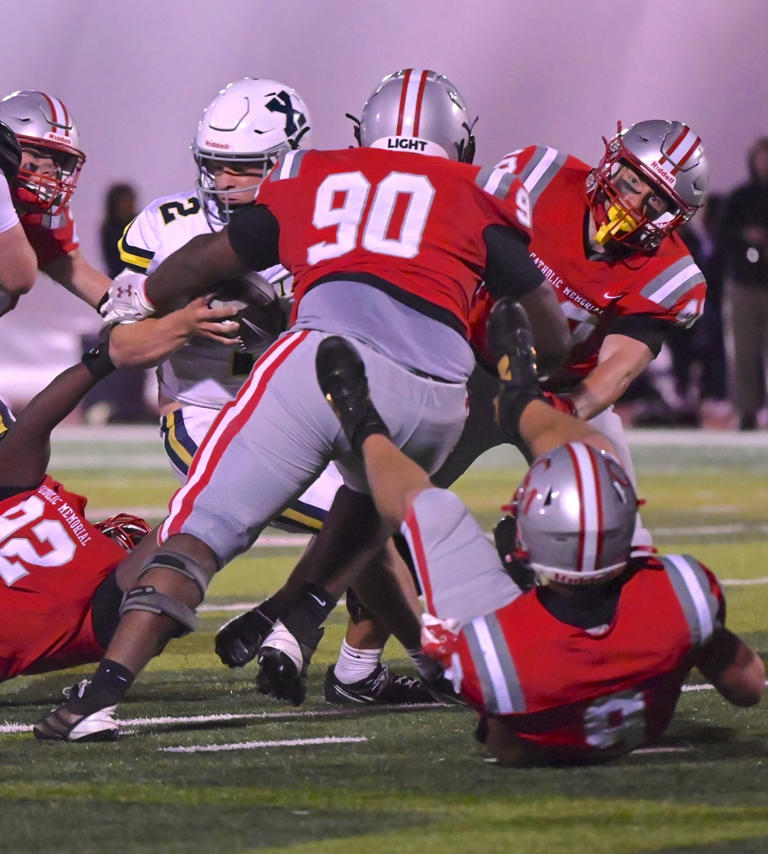 6 takeaways from Catholic Memorial football’s dominant win over Xaverian