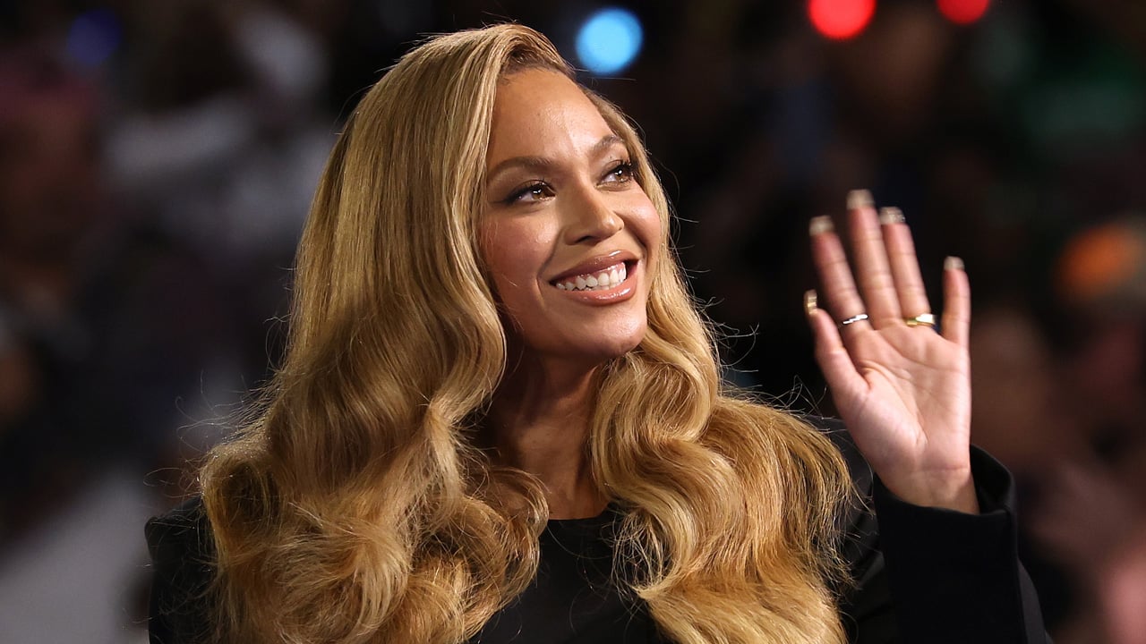 Beyoncé makes rare public appearance with daughters Blue Ivy & Rumi at ...