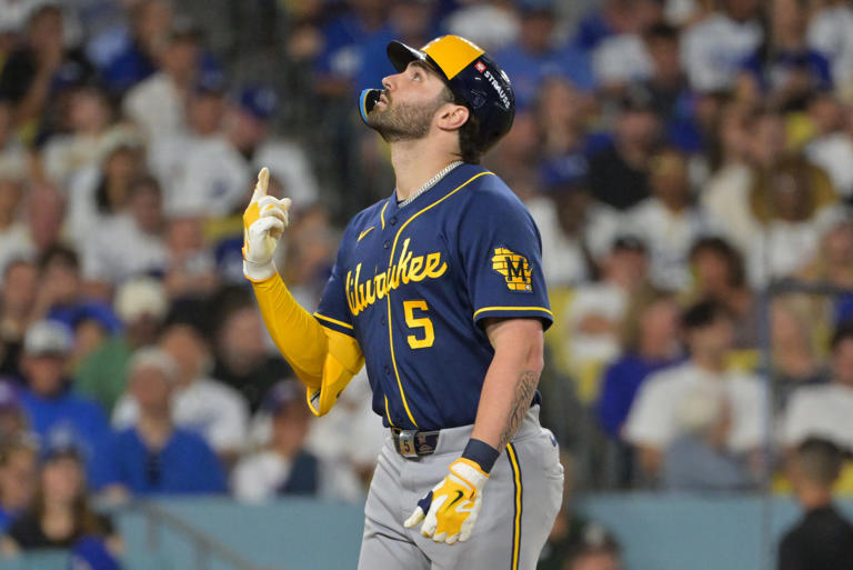 How Milwaukee Brewers player manages diabetes on MLB's biggest stage