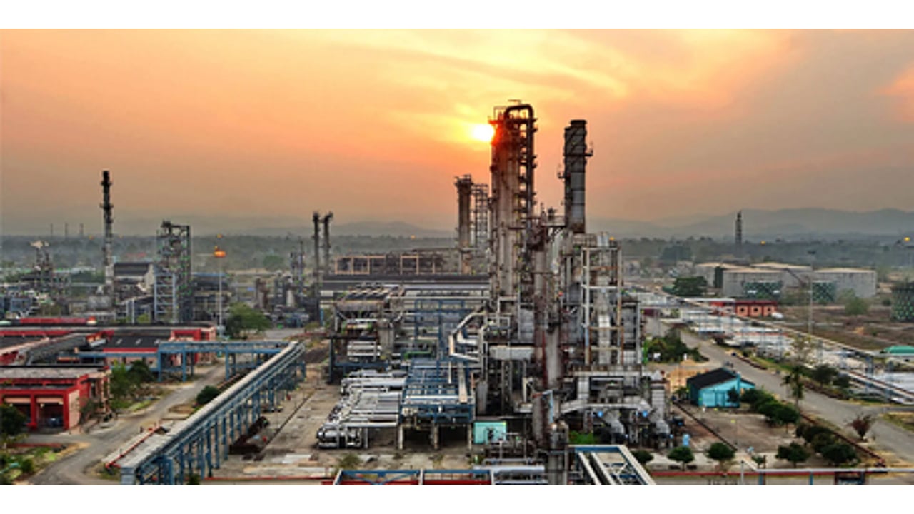 Centre hikes windfall tax on petrol exports, cuts levy on diesel amid ...