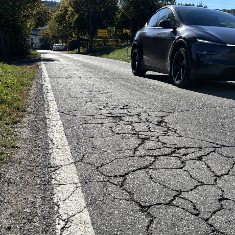 Passable Straße im Ort wird erneuert, Rumpelpiste nicht — warum?