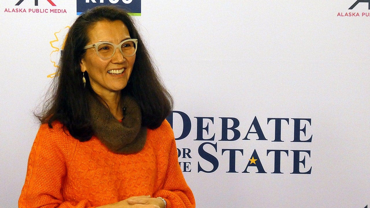 Democrat's debate cue cards steal spotlight in high-stakes Senate clash