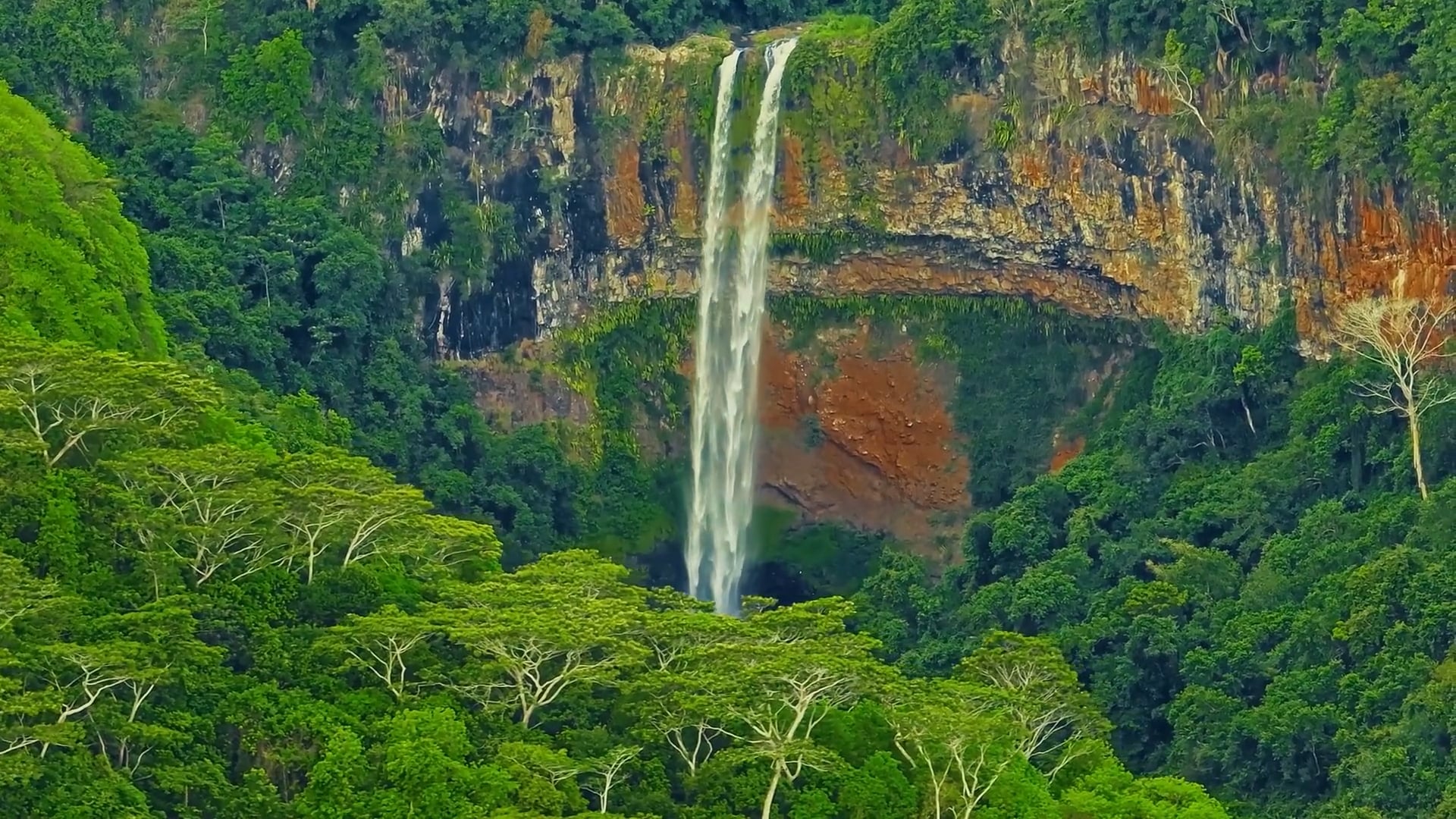 Chamarel, Mauritius: un drone sorvola una terra dai sette colori