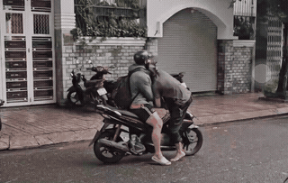Công an xác minh vụ người đàn ông bị đánh chảy máu đầu nghi do nhắc dừng bấm còi