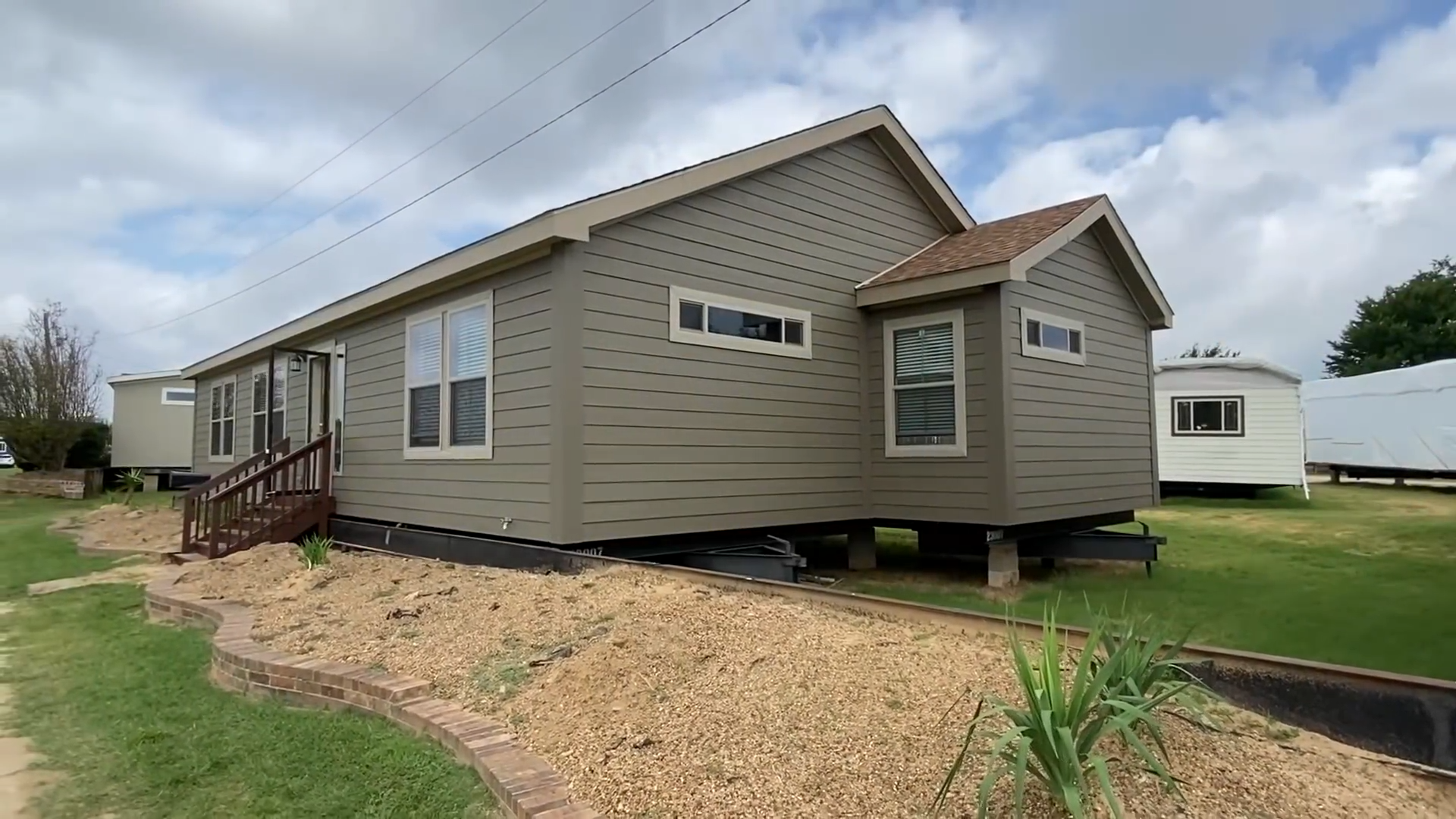 Bold design gives this multi-section modular home extra appeal