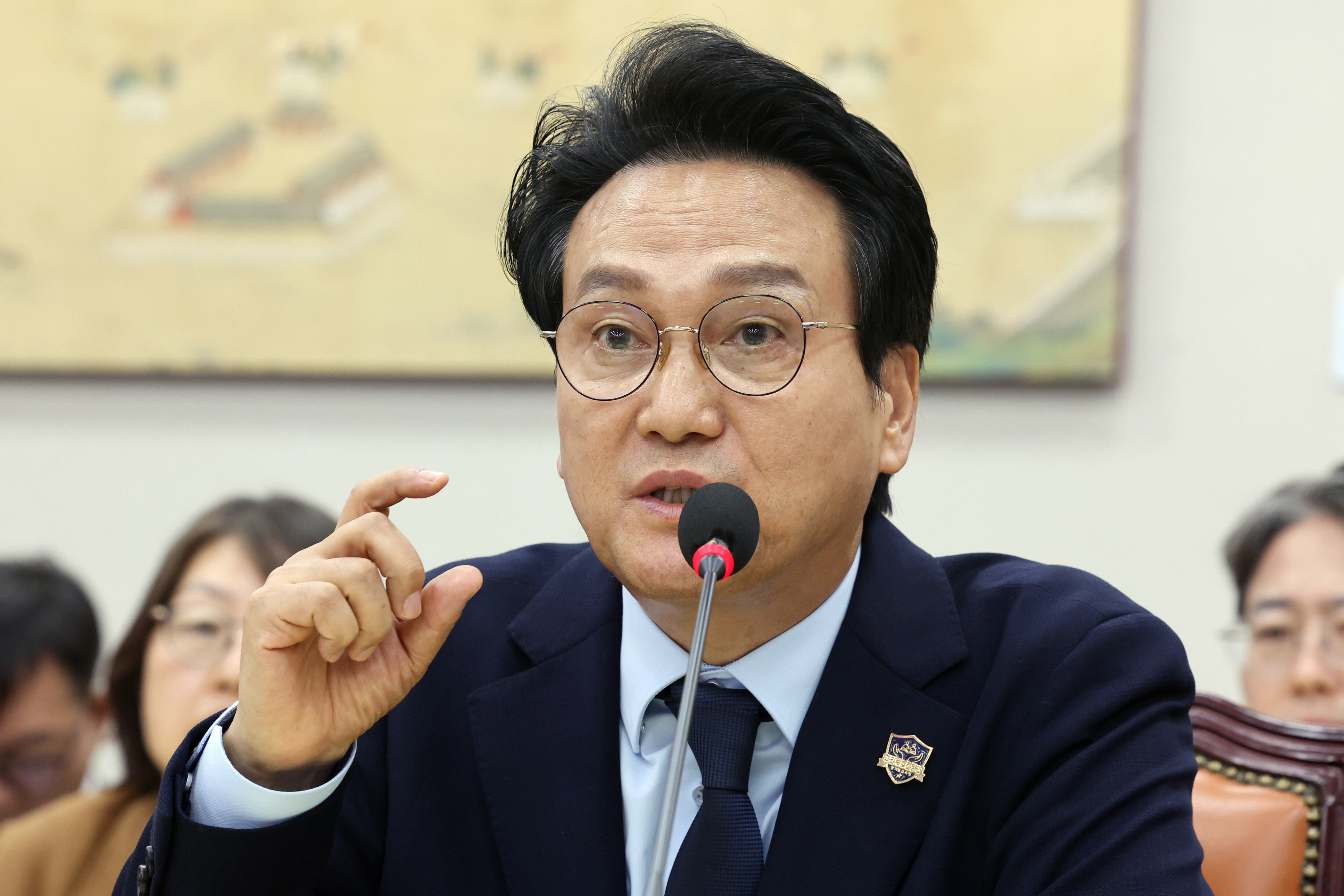 Minister Choi advises reconsidering controversial YouTuber lecture