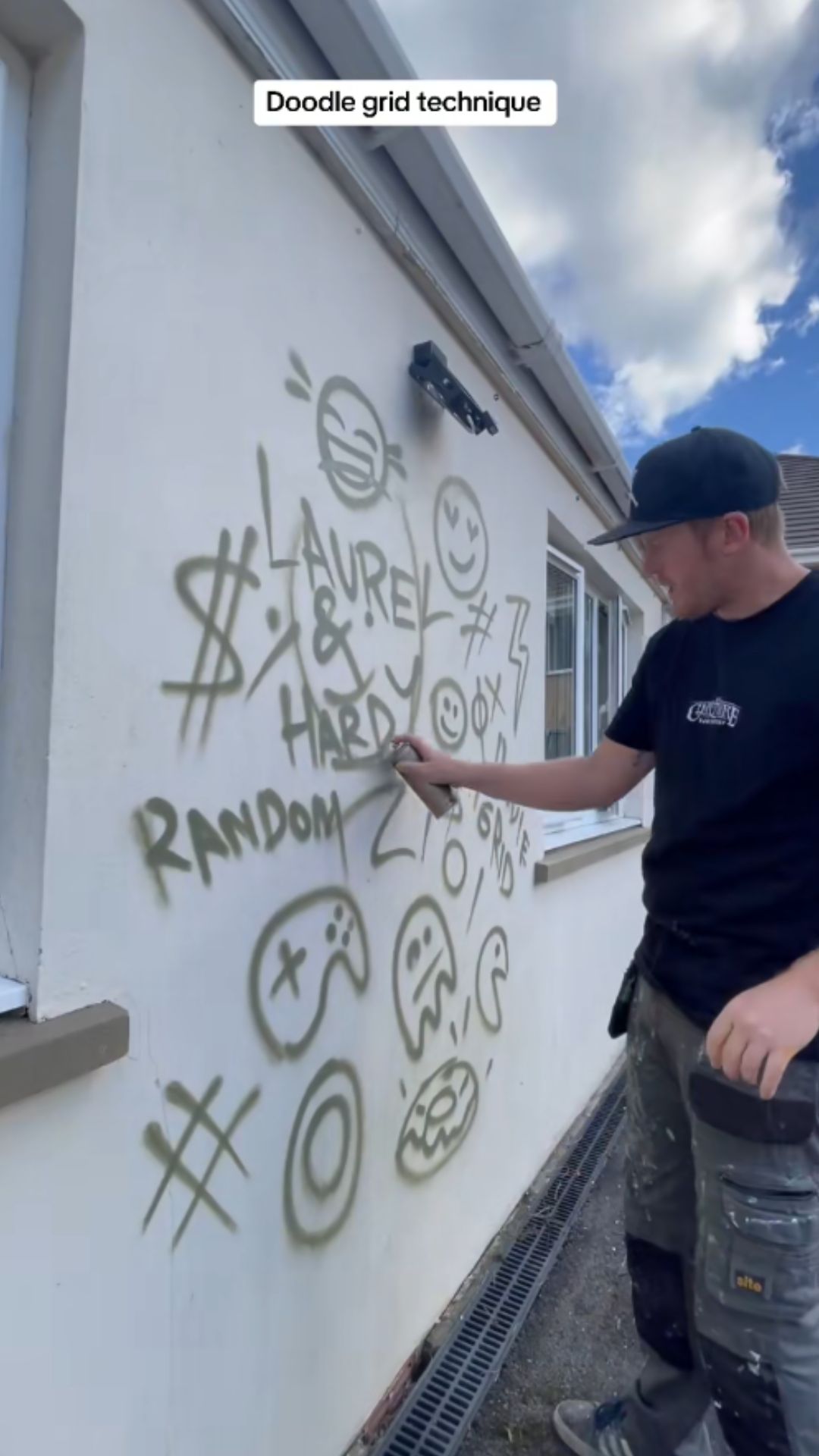 How the doodle grid technique helps create detailed wall murals