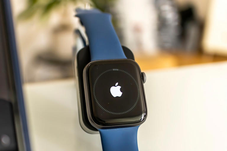 User buys new Apple Watch—shock at what store employee does with it