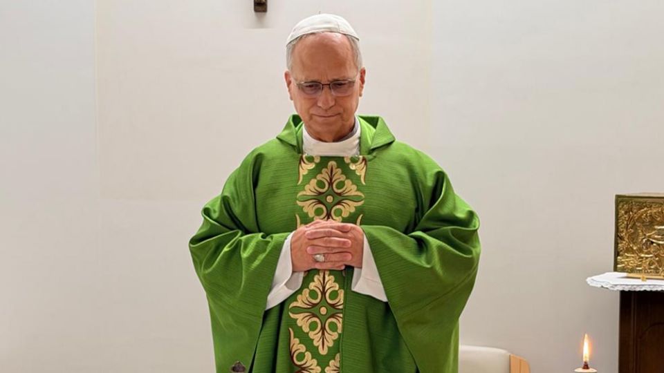 Pope Leo speaks with Putin from hospital, just days after lung cancer surgery