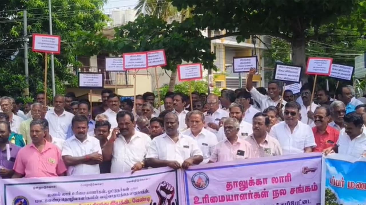 TN: Over 500 sand lorry owners protest in Trichy for quarry reopening