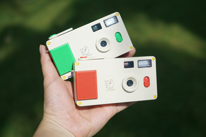 The Dinooh is a digital compact camera crossed with a… Game Boy?