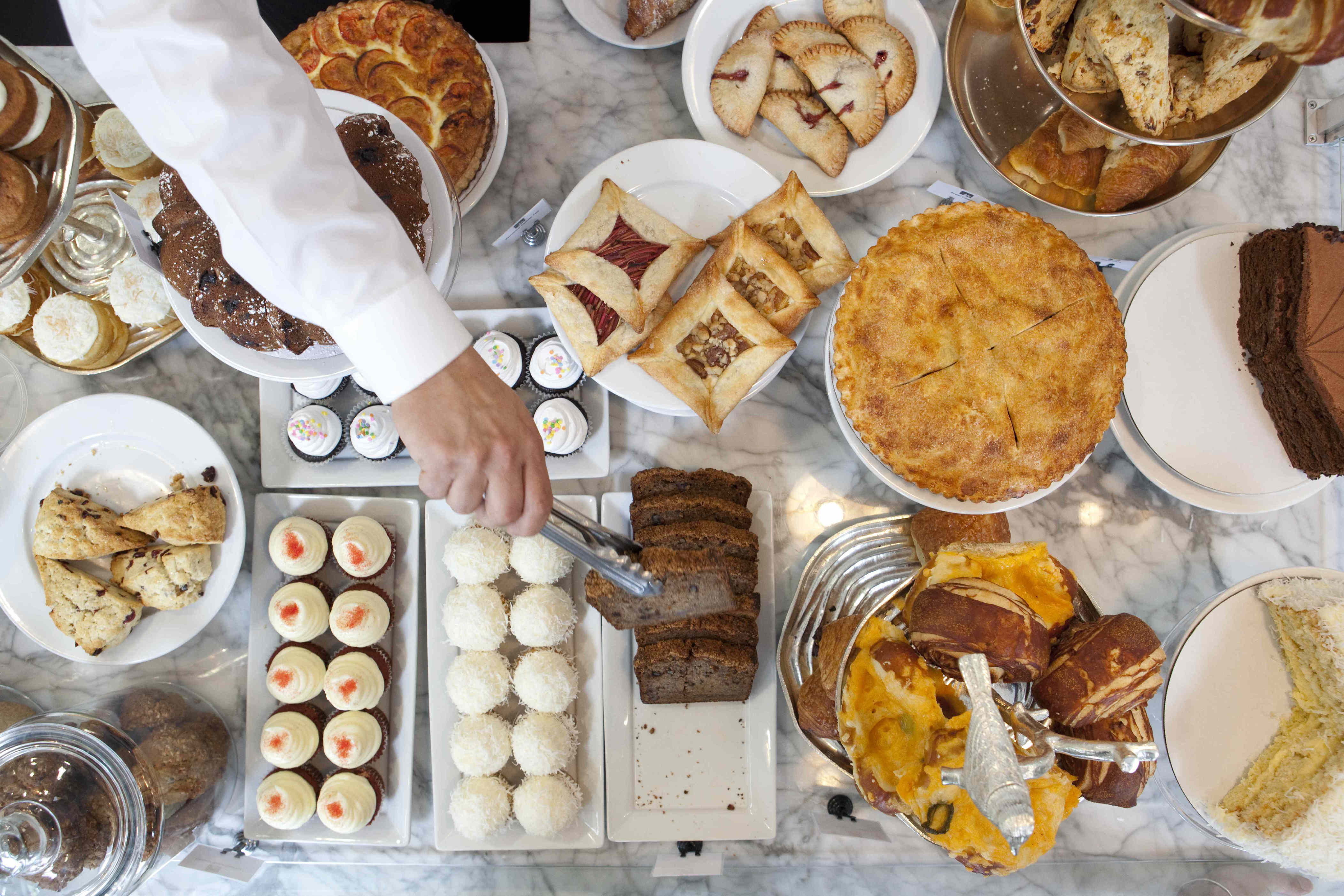 These clever storage containers keep banana bread and fall baked goods ...