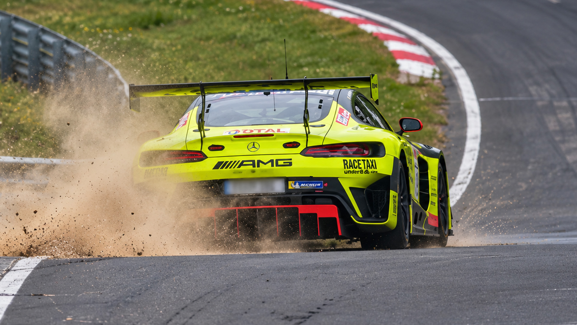Trening NLS 3 przyciąga różne auta wyścigowe na Nordschleife