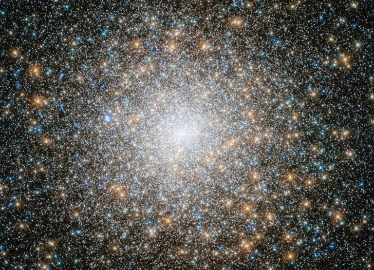 They've done it. Scientists have found a green star. Here's the science ...