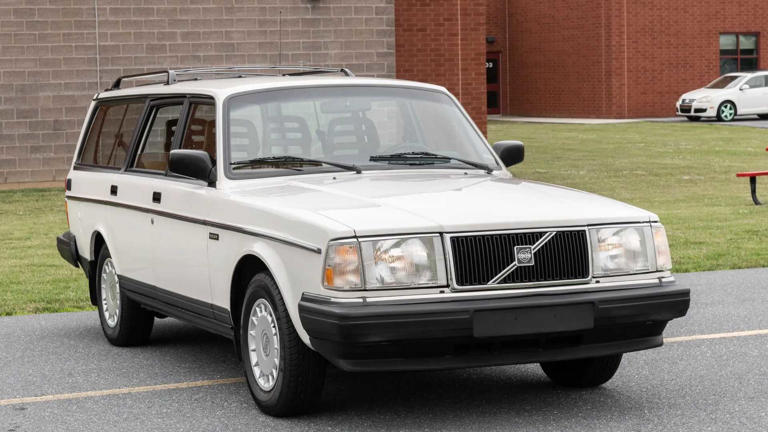 278-hp V6, 6-speed manual, and 5-star safety: The ultimate first car ...