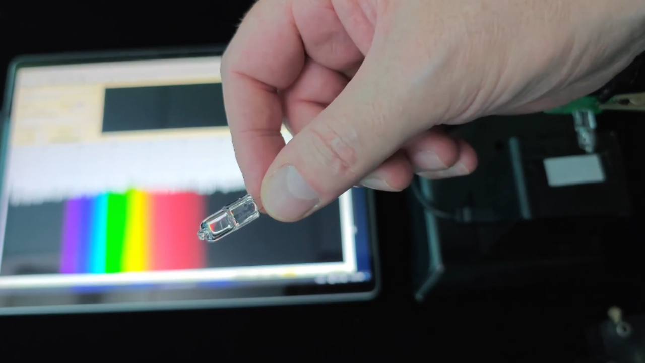 Testing advanced light sources with a budget spectrometer