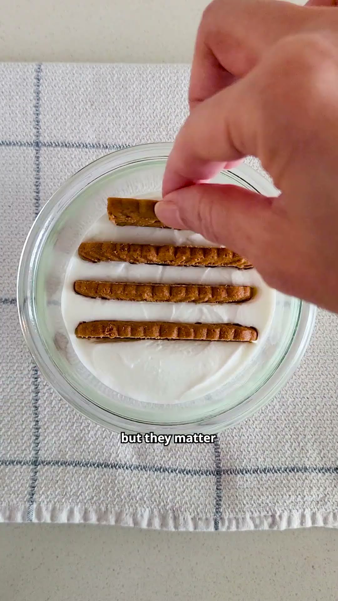 2-ingredient viral yogurt cheesecake: Easy Biscoff dessert!