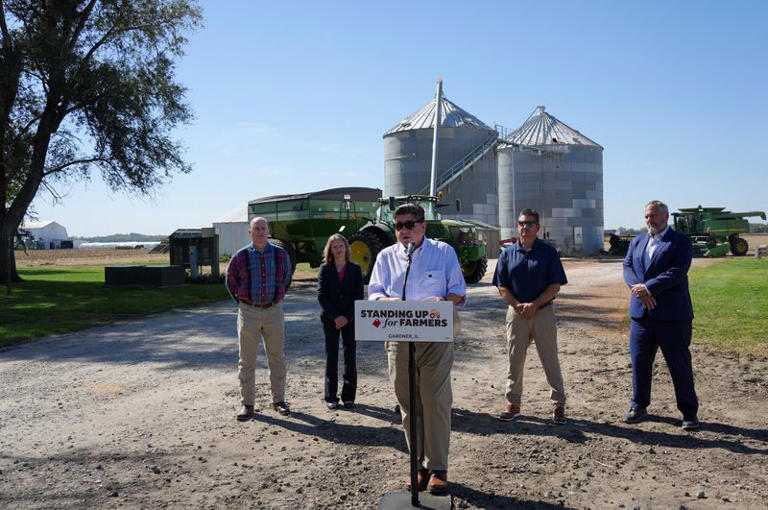 Illinois Governor JB Pritzker, who is running for a rare third term as the state’s top elected official, speaks about a pilot program to give low-interest loans to farmers to build grain silos at Halpin Farms in Gardner, Illinois, US, October 7, 2026. REUTERS/Eric Cox