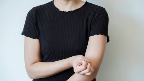 Itching and hives for more than 6 weeks? Dermatologist shares 5 signs ...