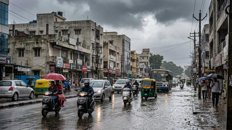 Bengaluru rain alert: Showers may return at 2 PM, waterlogging fears rise
