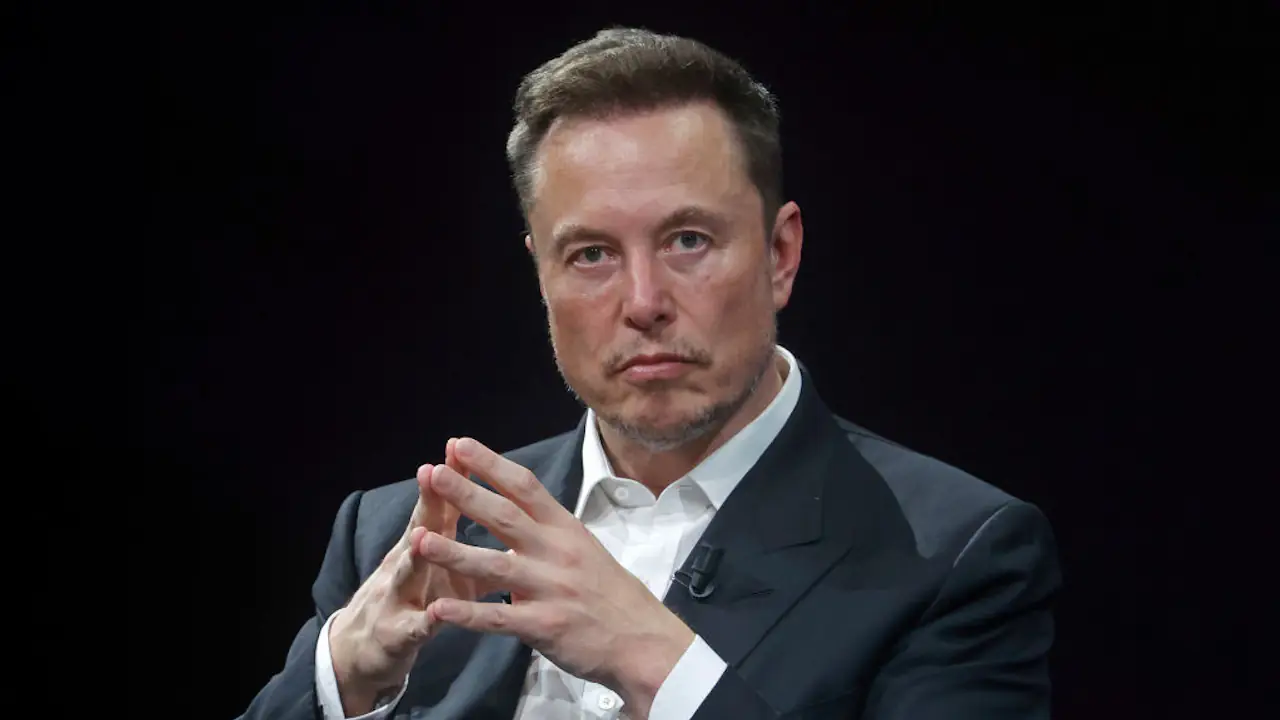 People point out same problem as Elon Musk launches new Tesla Roadster ...