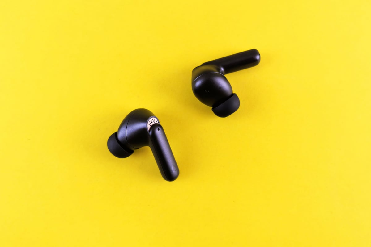 Earbud tip gets stuck in passenger’s ear on train, Indian Railways ...