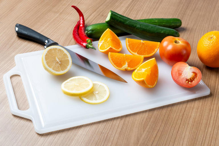 Experts say no one over 30 should still be using these kitchen items