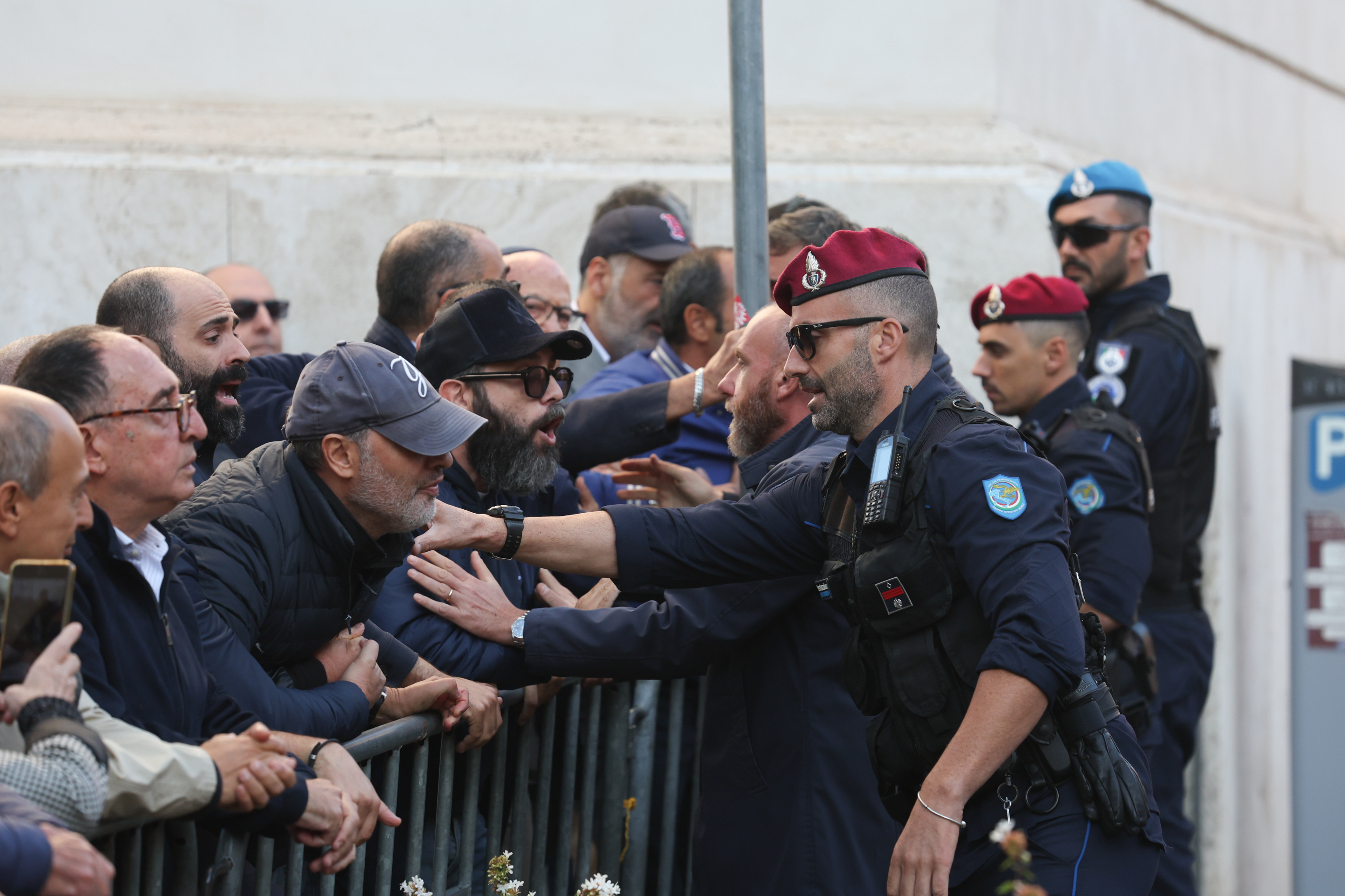 Tensioni al quartiere ebraico, Anpi 'noi siamo rimasti in piazza'