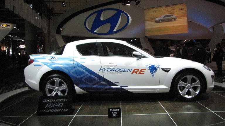Why hydrogen cars still refuse to disappear
