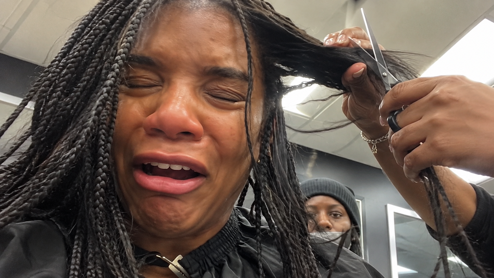 She went to get her braids taken out - then the hairstylist cut off 5 ...