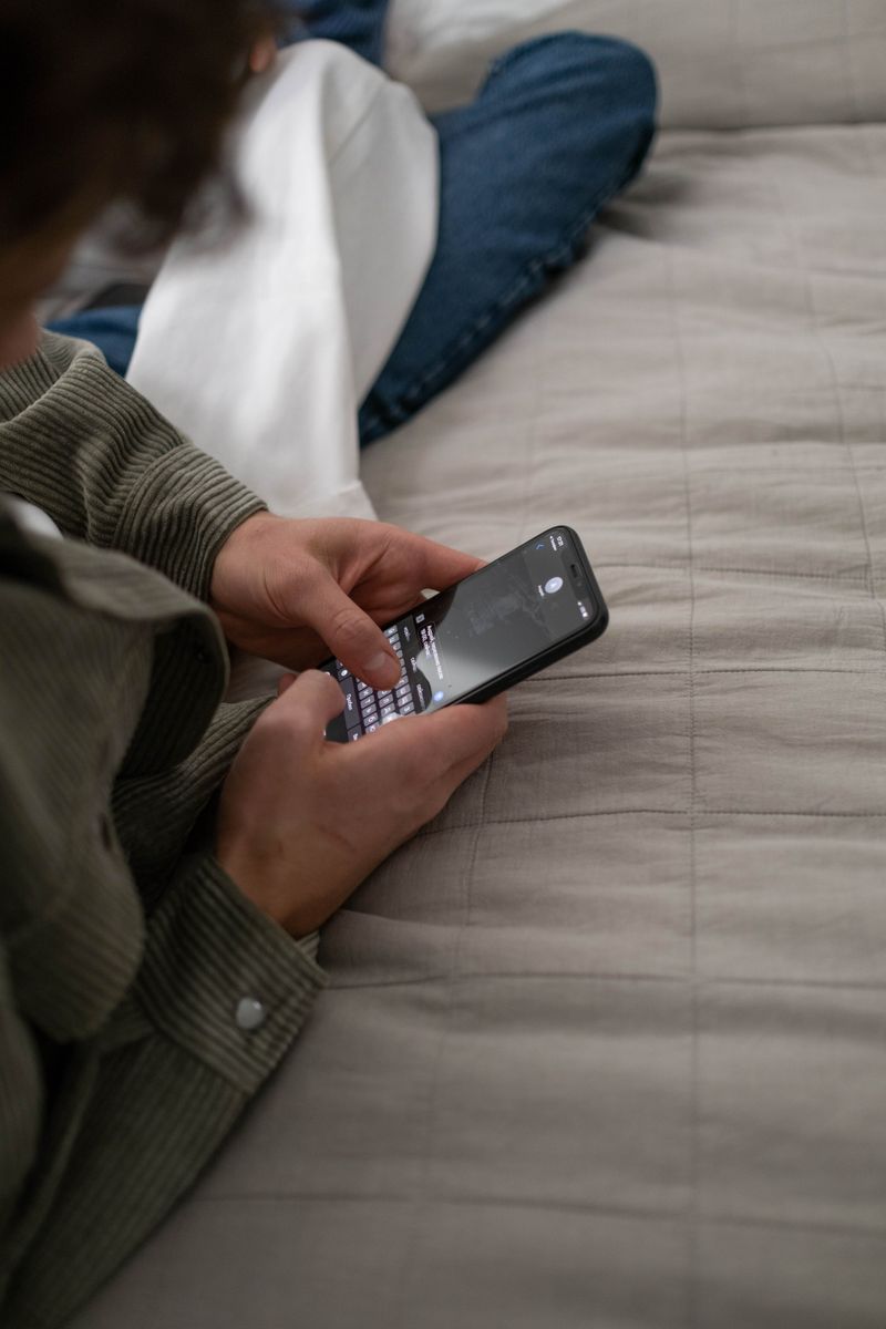 12 dating behaviors that can become tiring as a relationship develops