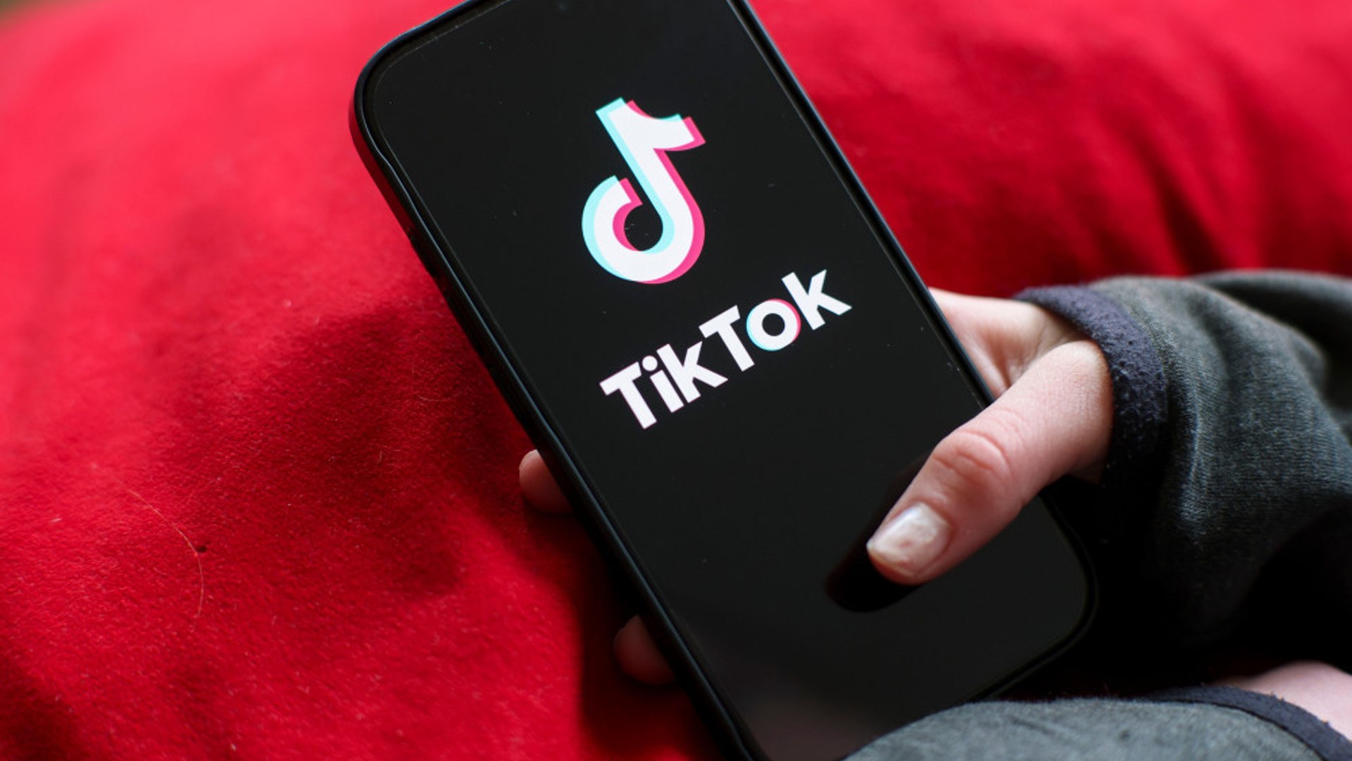 Childline issues grooming warning for Snapchat, TikTok and Instagram