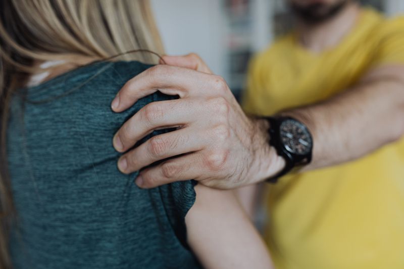 12 dating behaviors that can become tiring as a relationship develops