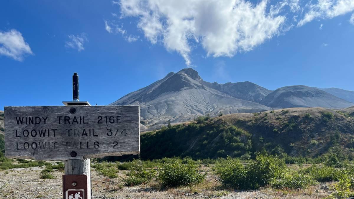 Mount St Helens ash cloud prompts urgent warnings in Washington
