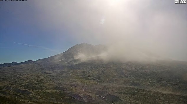 America's deadliest volcano sparks urgent warnings after volcanic ash ...