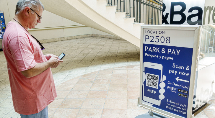 Scammers are putting fake QR codes on parking meters to steal credit ...
