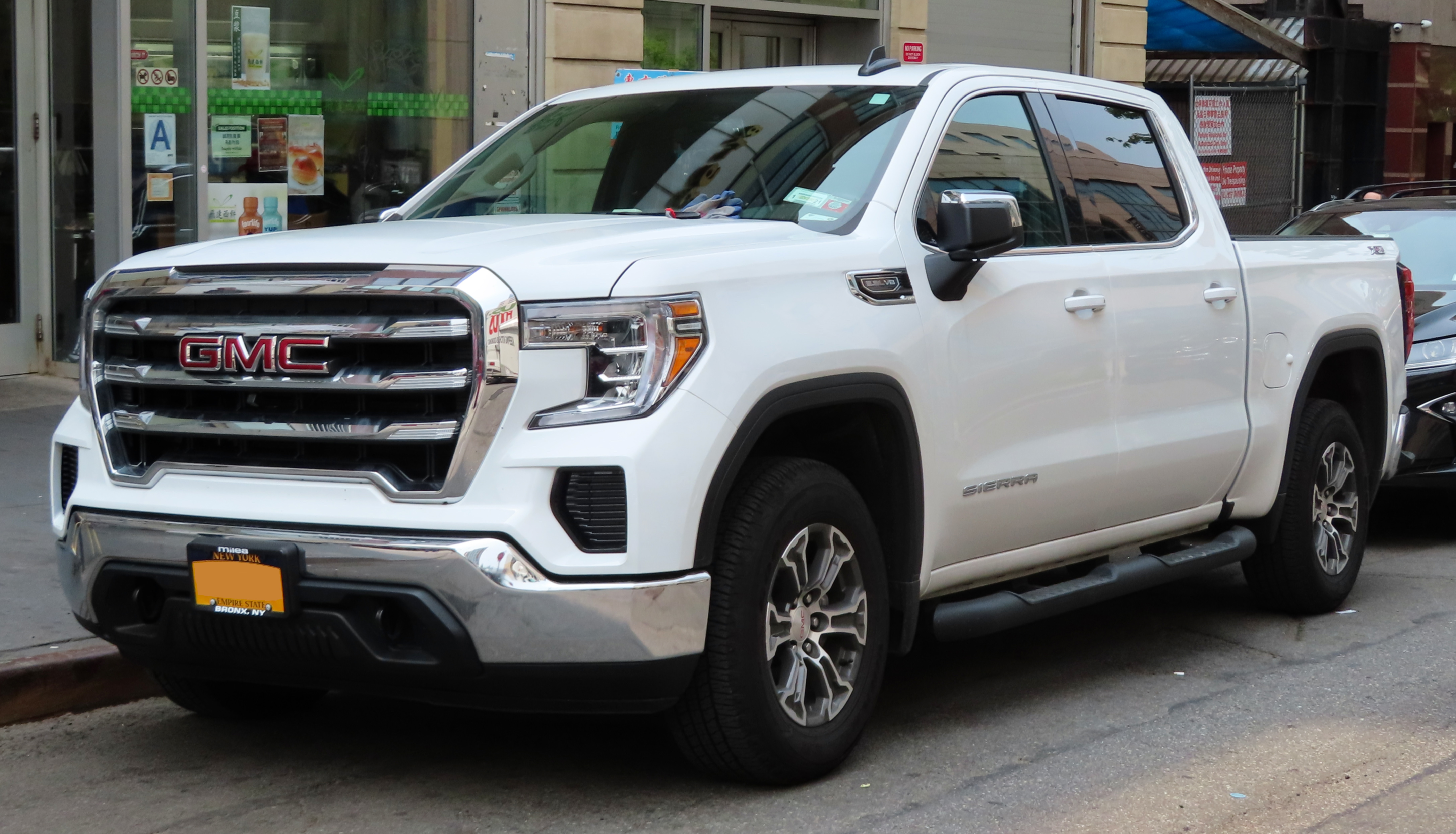 Regulators investigate 535,639 GMC Sierras after 21 post-repair grille ...