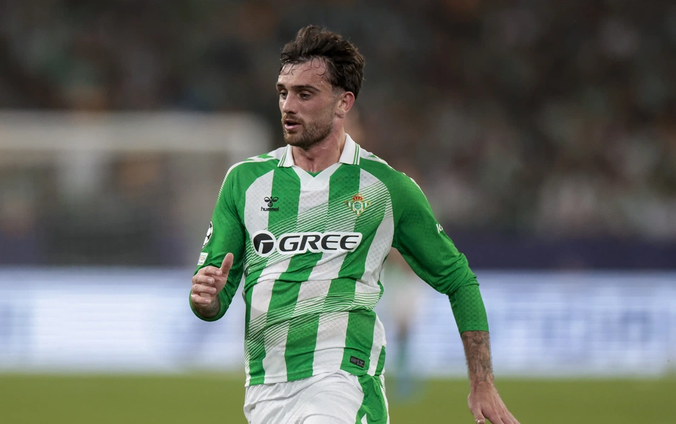 Man Utd step up pursuit of €80m Betis striker Troy Parrott