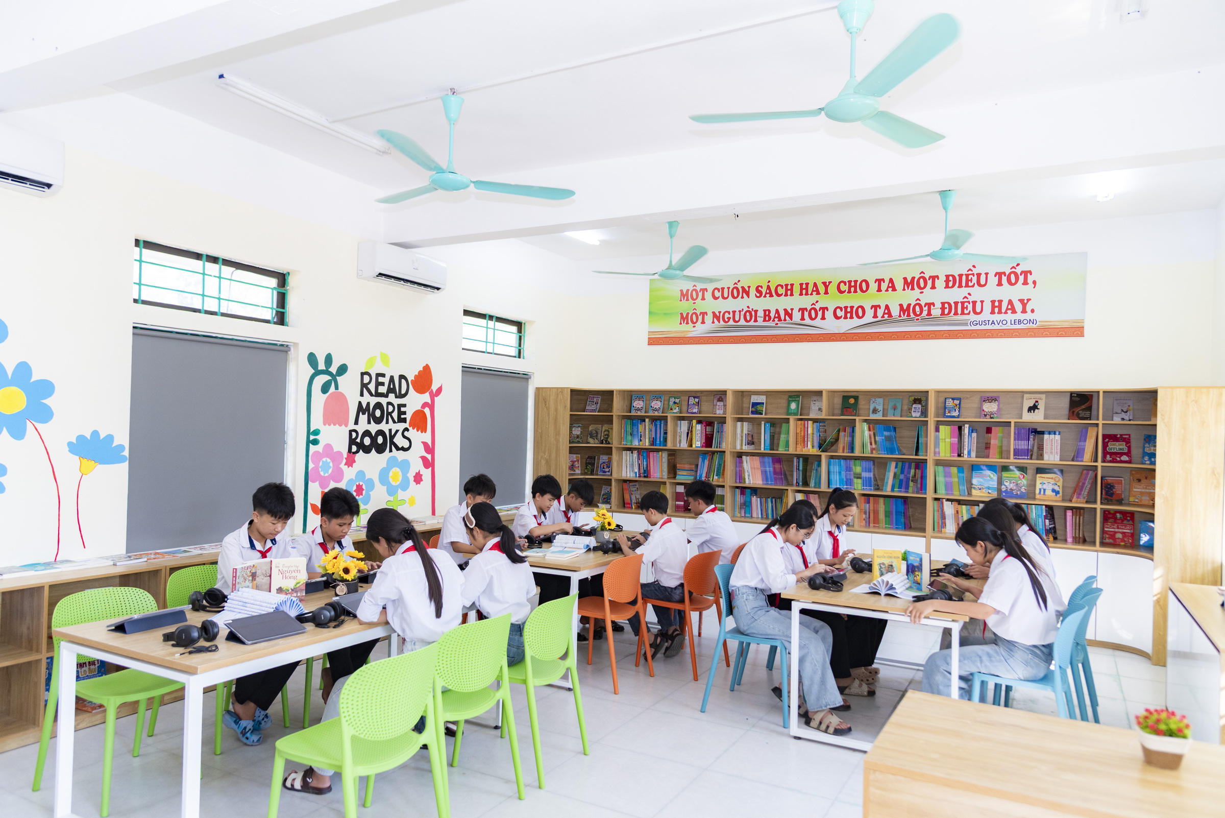 Học sinh xã miền núi Phú Thọ đón thư viện số