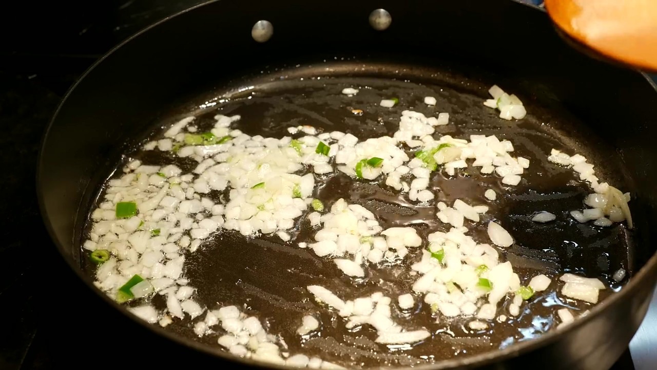 Make carne con chile colorado and potatoes in an Instant Pot