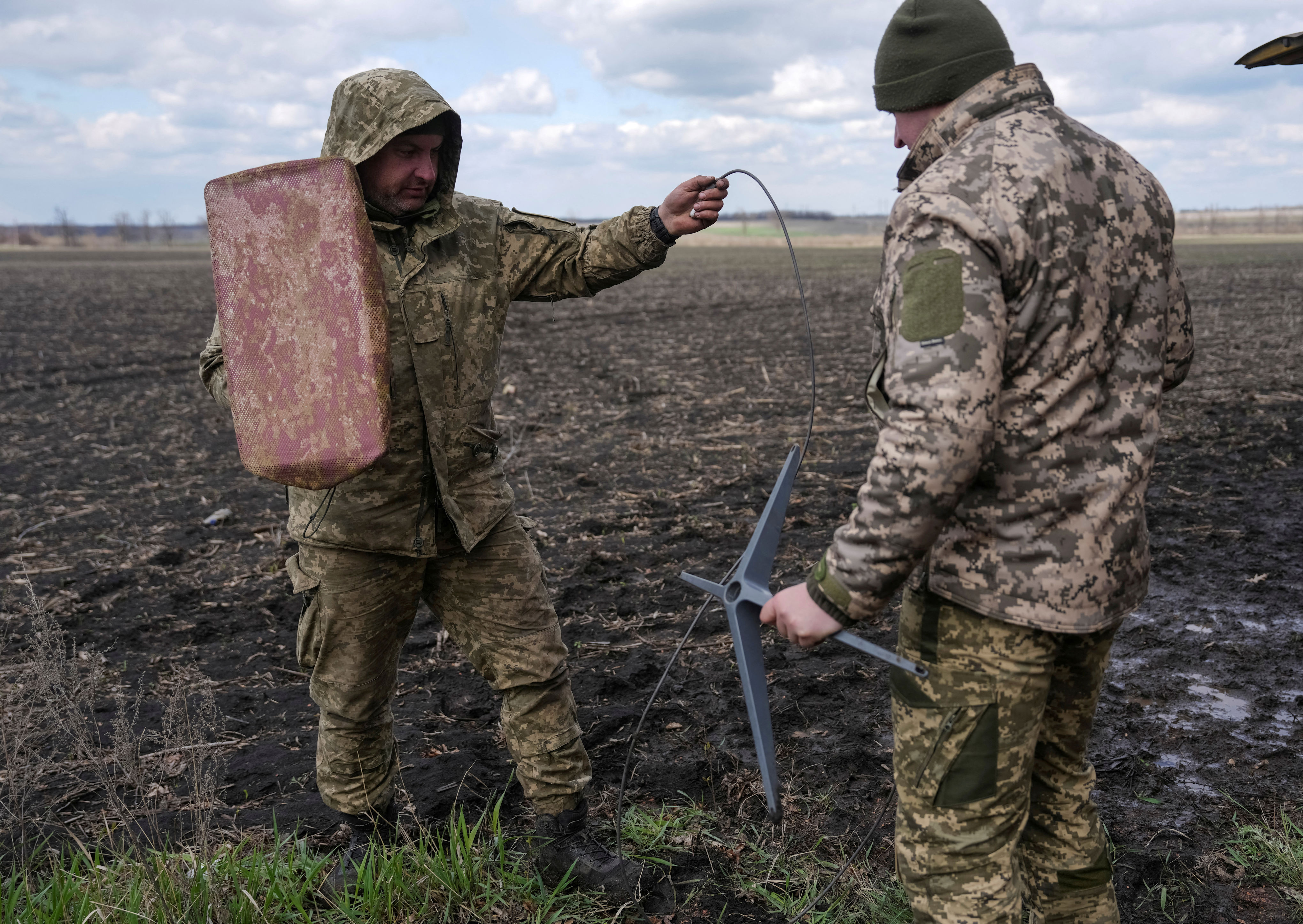 Order to limit Starshield for Ukraine came from inside White House ...