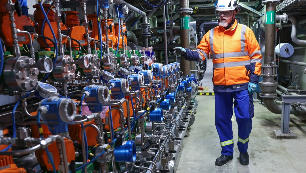 Oil and gas production and refining processes