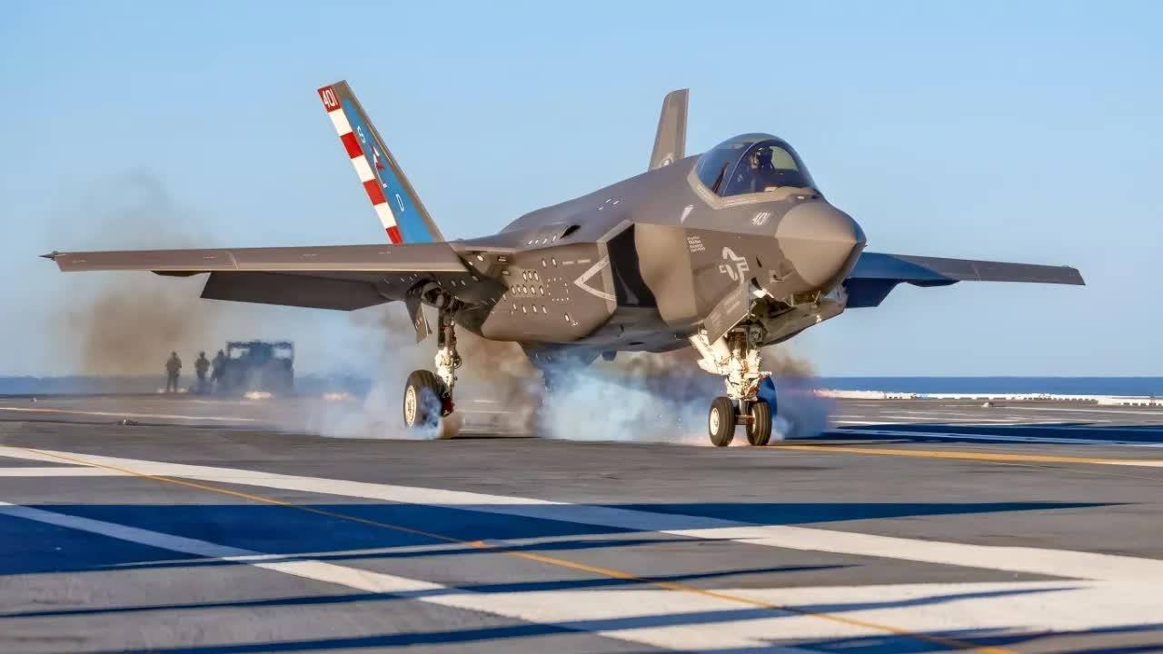 US Navy built a $13 billion aircraft carrier - but it couldn't handle ...