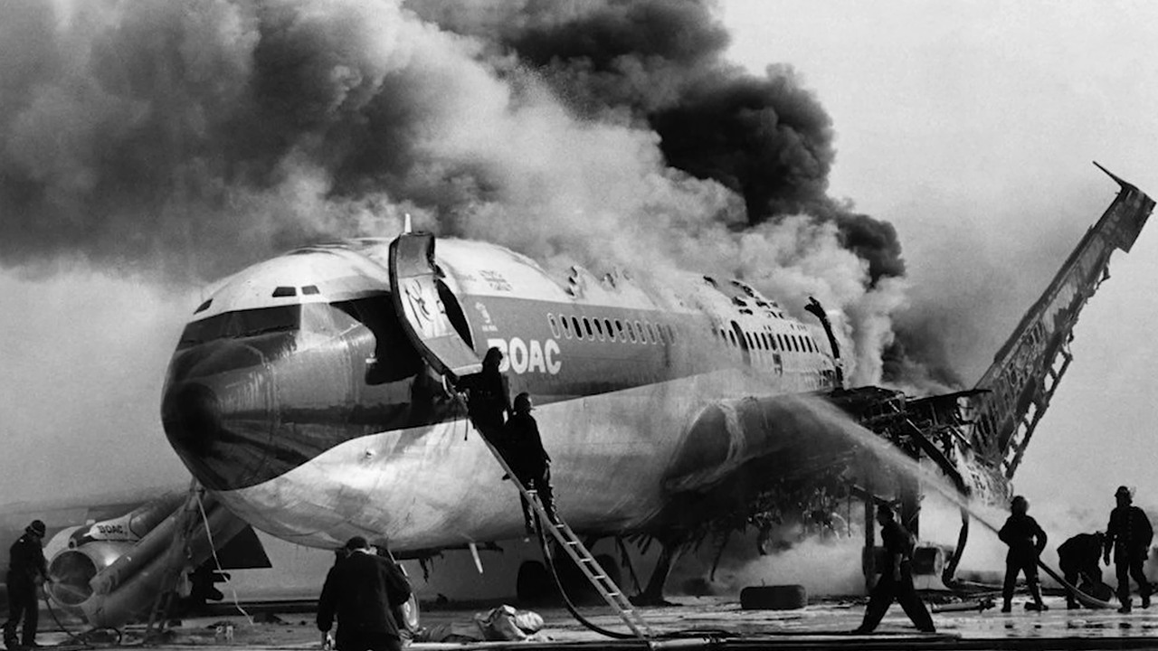 A passenger jet's engine exploded at 1,500 feet - then a 22-year-old ...