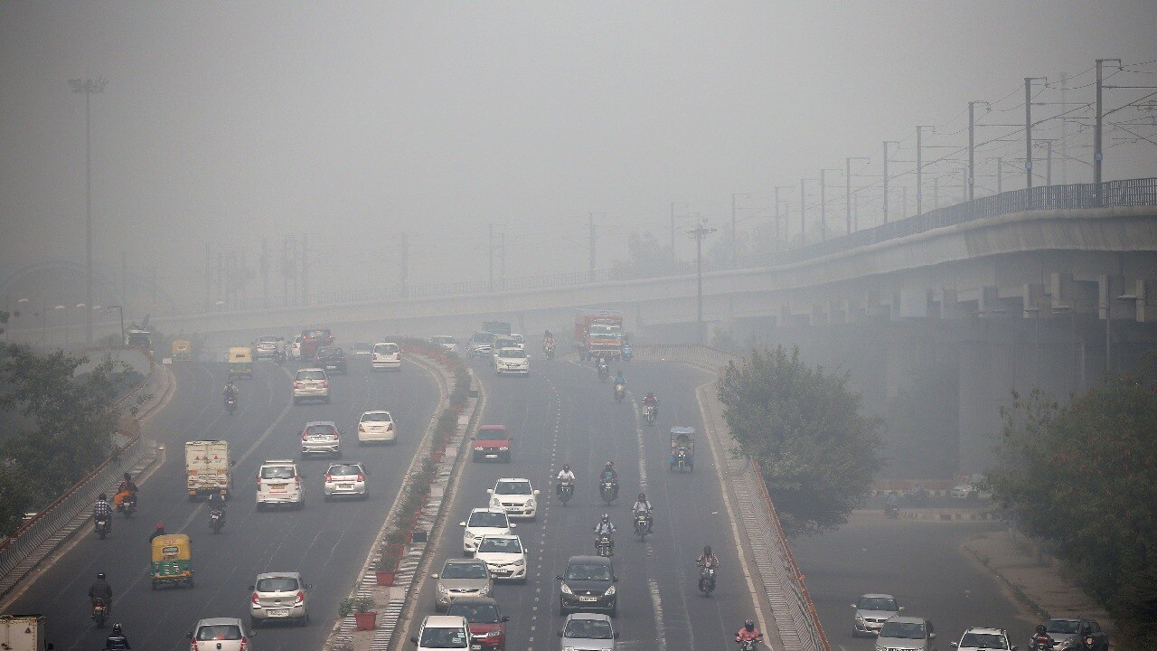 BS-IV and older trucks, buses to face Delhi entry ban from November 1