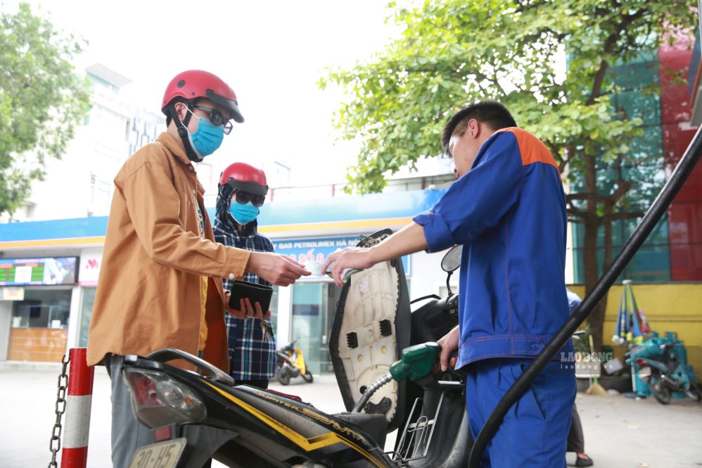 Giá xăng dầu bán lẻ hôm nay 16.10
