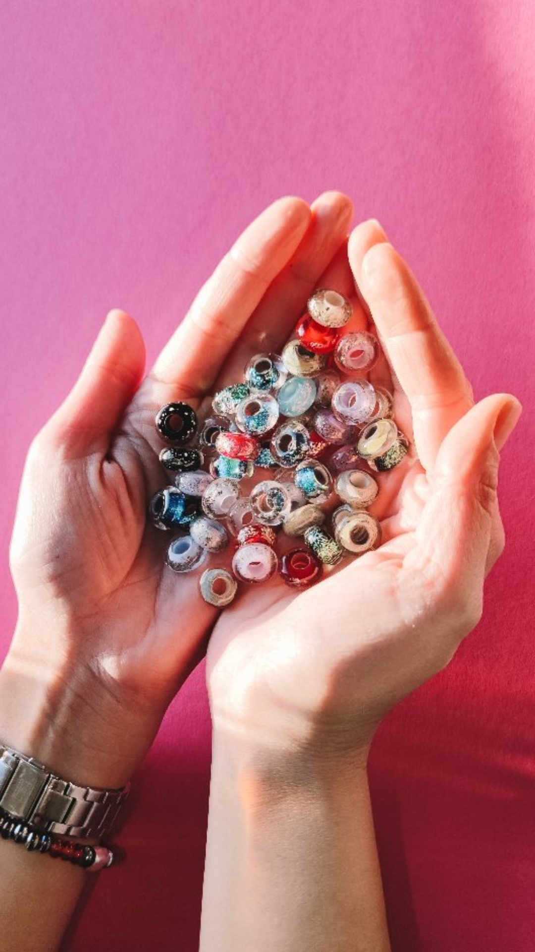 Glass beads create an unusually satisfying ASMR experience