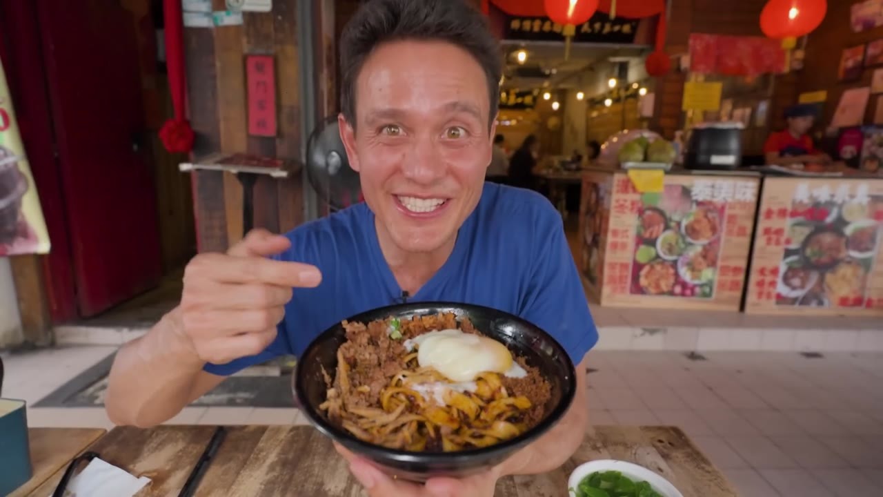 Exploring Malaysia's Spiciest Street Food - From Noodles to Fried Chick