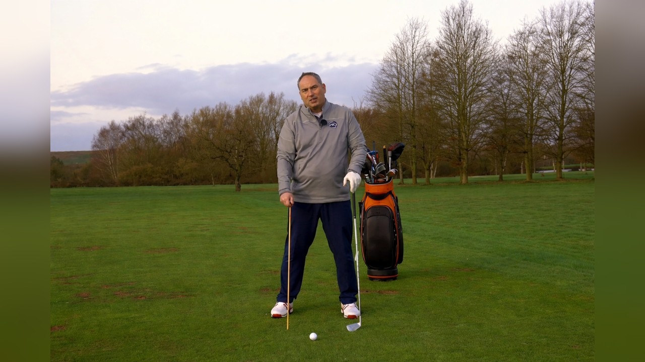Trail elbow move helps golfers shallow the club in the downswing