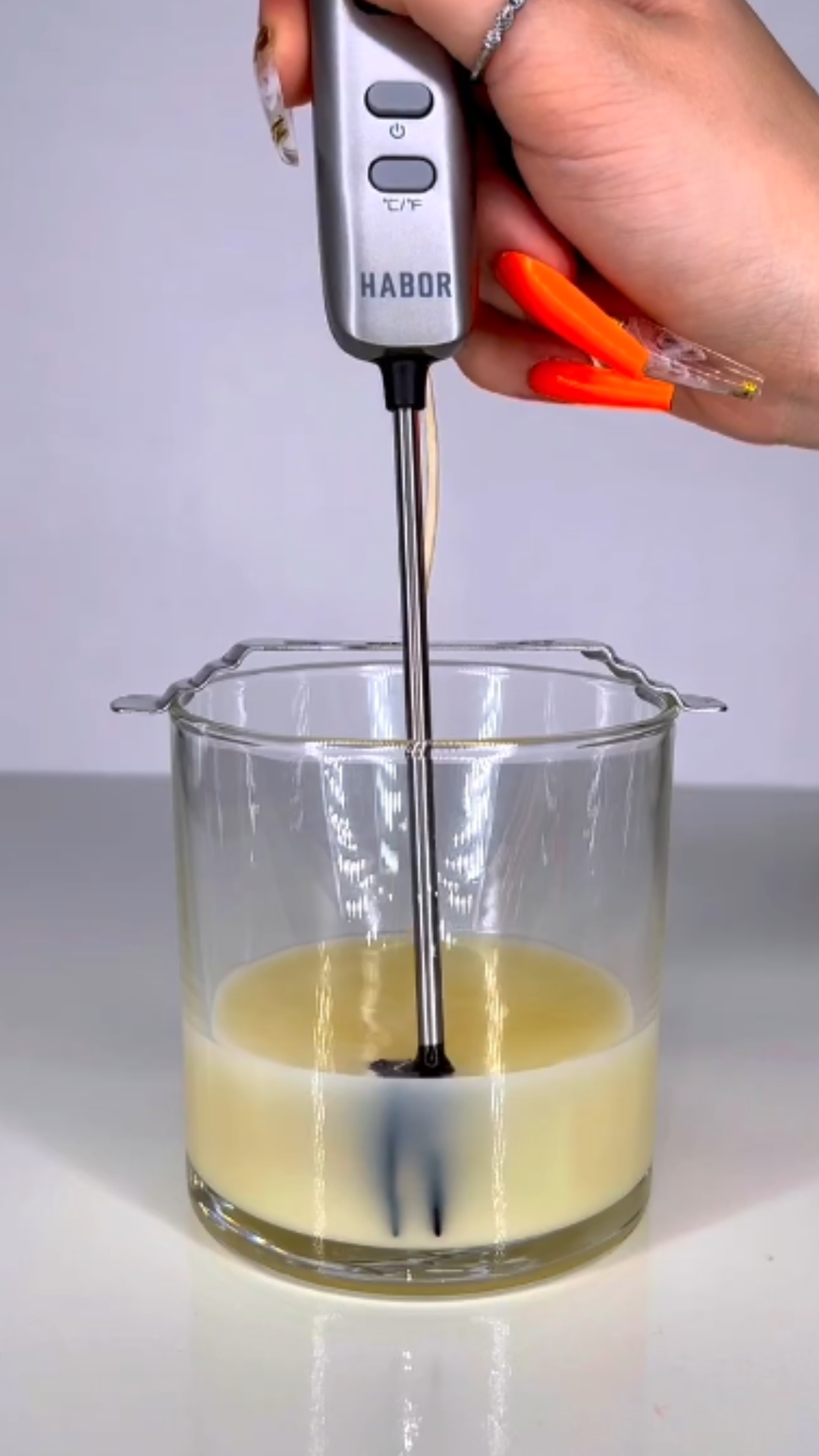 How the right candle fragrance changes a room’s feel